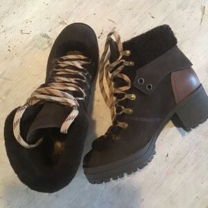 See by Chloe Eileen Lace Up Boots! Sherpa Lining, rare sz 41!